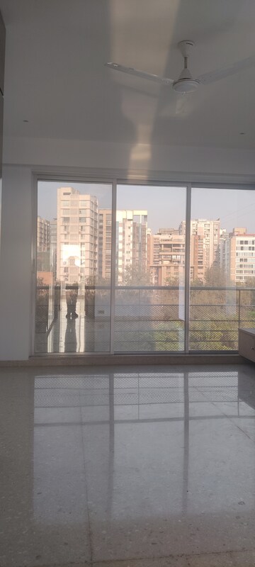 Room in 3 BHK Apartment at Amogh Apartment, Vile Parle West – for Rent