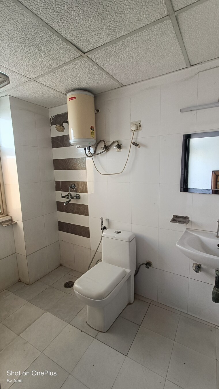 Bathroom, amrapali-eden-park 3 Bedroom 1360 Sq.Ft. Apartment In Sector 50 Noida 8386910