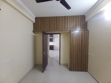 Room in 3 BHK Apartment at Kondapur – for Rent