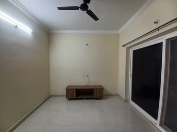 Room in 3 BHK Apartment at Kondapur – for Rent