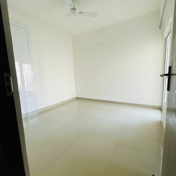 Room in 3.5 BHK Apartment at Amrapali Terrace Homes, Tech Zone 4 Greater Noida – for Rent