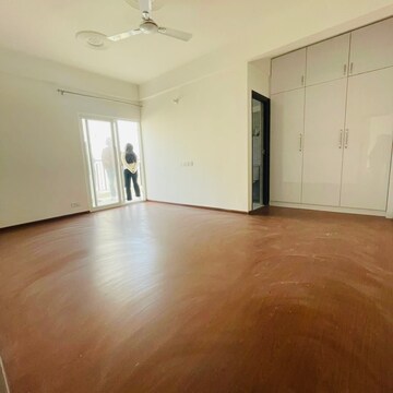 Room in 3.5 BHK Apartment at Amrapali Terrace Homes, Tech Zone 4 Greater Noida – for Rent