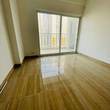 Room in 3.5 BHK Apartment at Amrapali Terrace Homes, Tech Zone 4 Greater Noida – for Rent