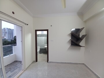 Room in 3 BHK Apartment at Kondapur – for Rent