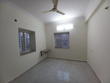 Room in 3 BHK Apartment at Kondapur – for Rent