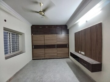 Room in 3 BHK Apartment at Kondapur – for Rent