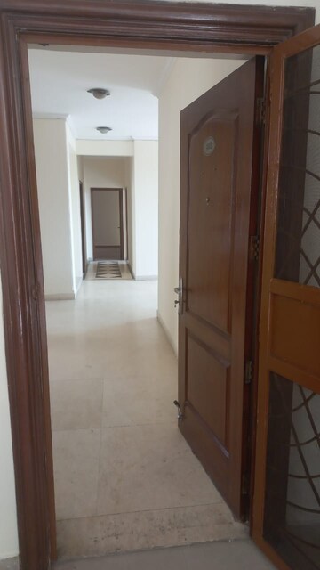 Bathroom in 3 BHK Apartment at Parsvnath Green Ville, Sector 48 – for Sale
