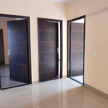 Room in 2 BHK Apartment at Unitech The Residences Gurgaon, Sector 33 – for Rent