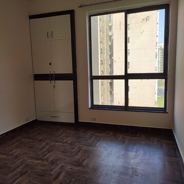 Room in 2 BHK Apartment at Unitech The Residences Gurgaon, Sector 33 – for Rent