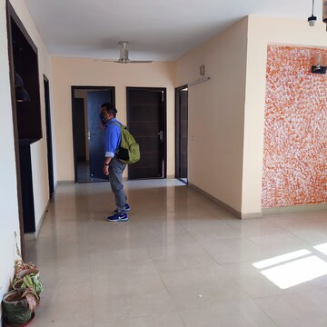 Room in 2 BHK Apartment at Unitech The Residences Gurgaon, Sector 33 – for Rent