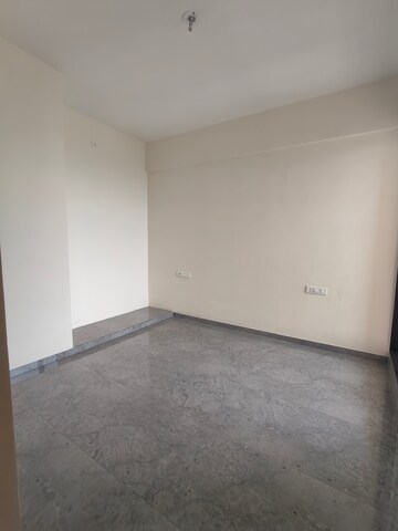 Room in 2 BHK Apartment at Larkins 315 Rio, Panch Pakhadi – for Rent