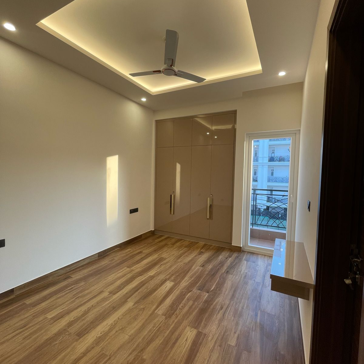 3.5 BHK + Servant Room 180 Sq.Yd. Builder Floor in Anant Raj Ashok Estate