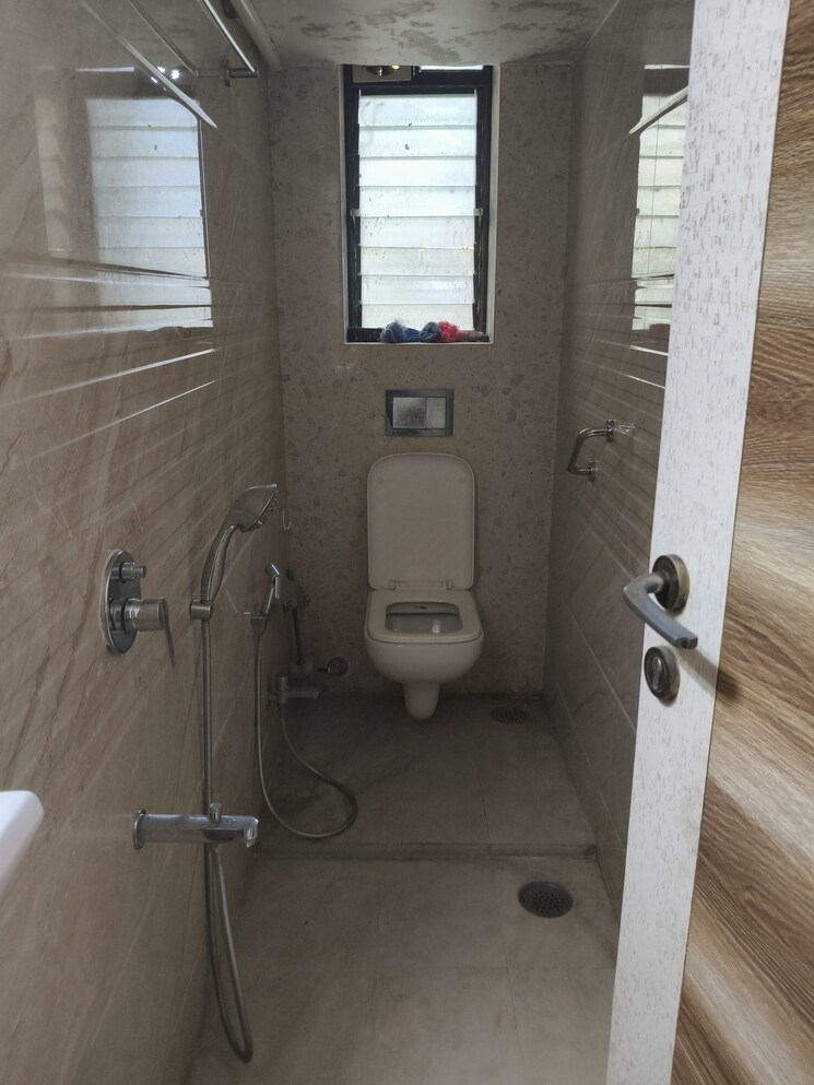 Bathroom, vaibhav-apartment-prabhadevi 2 Bedroom 850 Sq.Ft. Apartment In Prabhadevi Mumbai 8387041