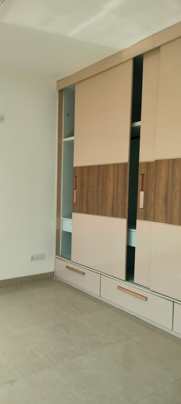 4 BHK Apartment For Rent in Emaar Emerald Floors Premier, Sector 65