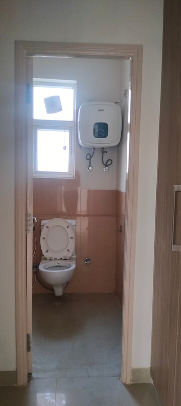 Bathroom in 4 BHK Apartment at Emaar Emerald Floors Premier, Sector 65 – for Rent