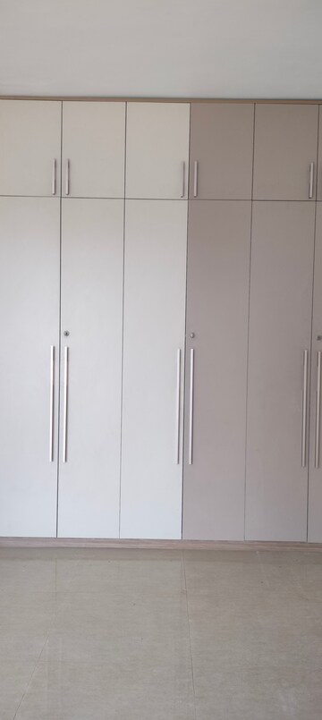 Furnished Amenities in 4 BHK Apartment at Emaar Emerald Floors Premier, Sector 65 – for Rent