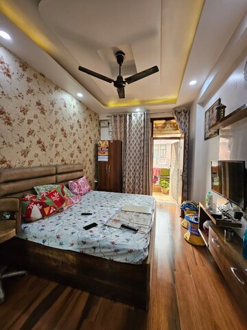 Room in 2 BHK Builder Floor at Gt Road – for Rent