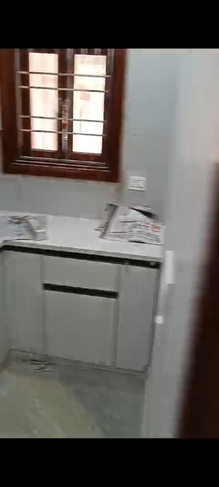 Kitchen, rohini sector 7 3 Bedroom 64 Sq.Mt. Builder Floor In Rohini Sector 7 Delhi 8387054