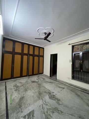 Room in 3 BHK Builder Floor at Sector 43 – for Rent