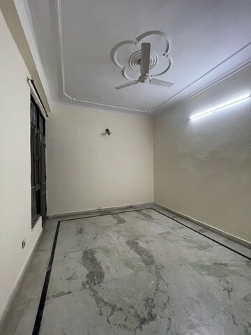 Room in 3 BHK Builder Floor at Sector 43 – for Rent