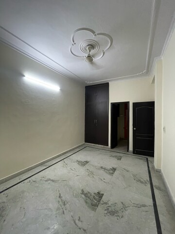 Room in 3 BHK Builder Floor at Sector 43 – for Rent