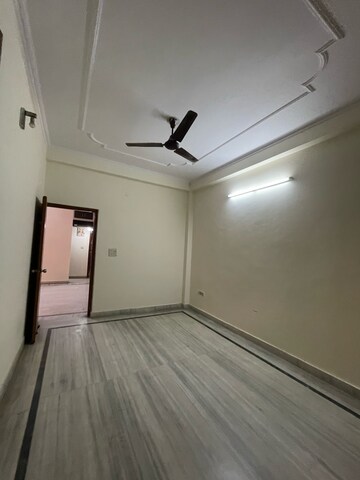 Room in 3 BHK Builder Floor at Sector 43 – for Rent