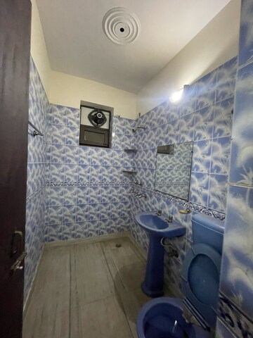 Bathroom in 3 BHK Builder Floor at Sector 43 – for Rent