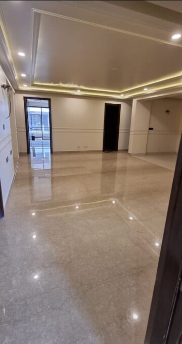 Parking in 4 BHK Builder Floor at Unitech South City II, Sector 50 – for Rent