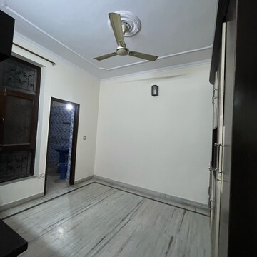 Room in 3 BHK Builder Floor at Sector 43 – for Rent