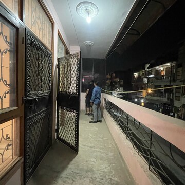 Balcony in 3 BHK Builder Floor at Sector 43 – for Rent