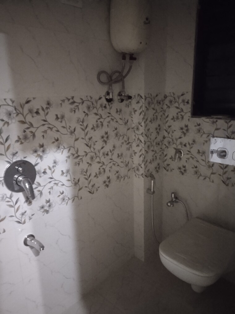 Bathroom, kurla east 2 Bedroom 700 Sq.Ft. Apartment In Kurla East Mumbai 8387093