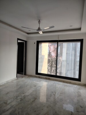 Living Room in 3 BHK Apartment at DLH Dawn, Santacruz West – for Sale