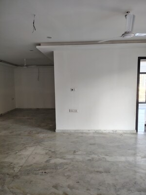 Living Room in 3 BHK Apartment at DLH Dawn, Santacruz West – for Sale