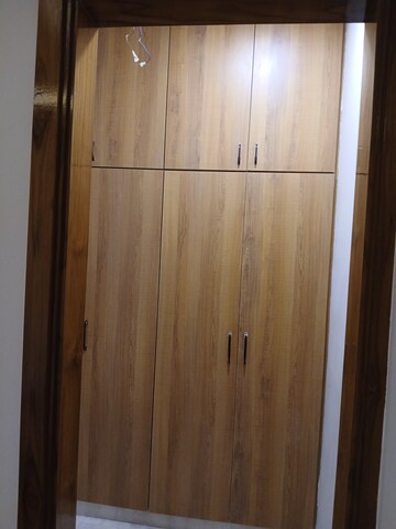 Room in 2.5 BHK Builder Floor at Sector 14 – for Rent