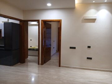 Room in 2.5 BHK Builder Floor at Sector 14 – for Rent