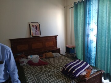 Bedroom in 3 BHK Builder Floor at Sector 14 – for Rent
