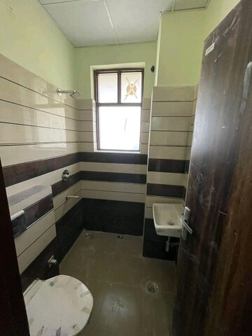 Attached Bathroom in 2 BHK Builder Floor at Saket – for Rent