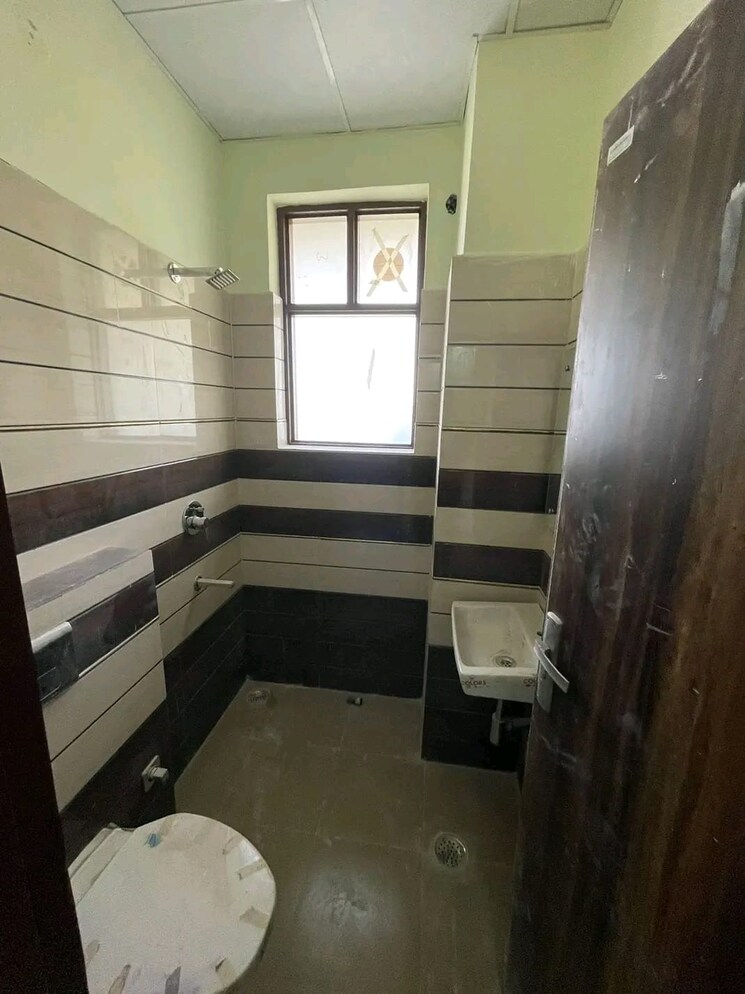 Attached Bathroom, saket 2 Bedroom 500 Sq.Ft. Builder Floor In Saket Delhi 8387155
