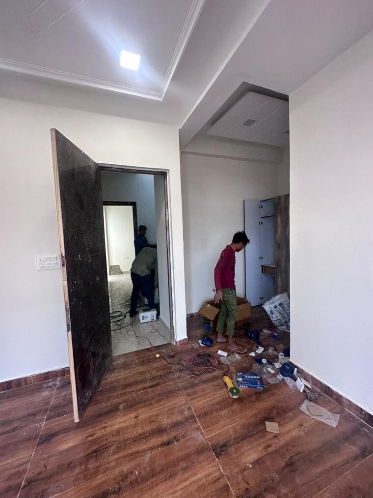  Parking, upsidc site b 2 Bedroom 990 Sq.Ft. Builder Floor In Upsidc Site B Greater Noida 8387167