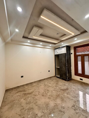 Room in 4 BHK Builder Floor at Sector 72 – for Sale