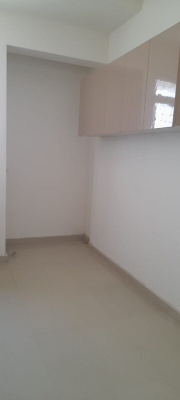 Room in 1 BHK Apartment at Puranik Hometown, Ghodbunder Road – for Rent