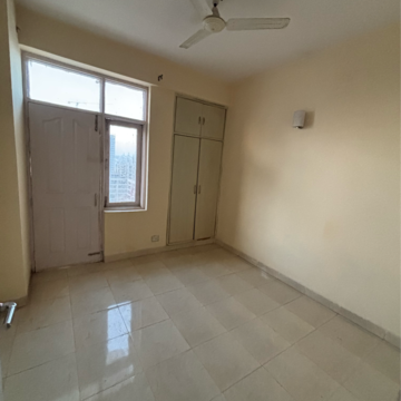 Room in 3 BHK Apartment at Tulip Orange, Sector 70 – for Sale