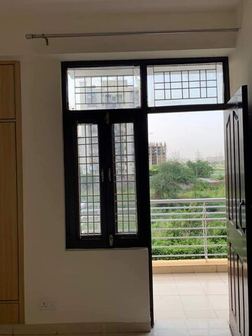 Room in 3 BHK Apartment at Tulip White, Sector 69 – for Rent