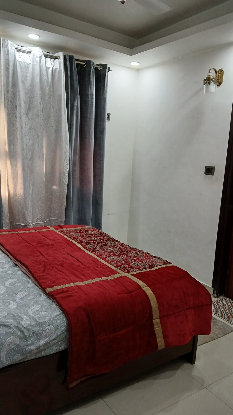 Bedroom, batla house 3 Bedroom 890 Sq.Ft. Apartment In Batla House Delhi 8387336