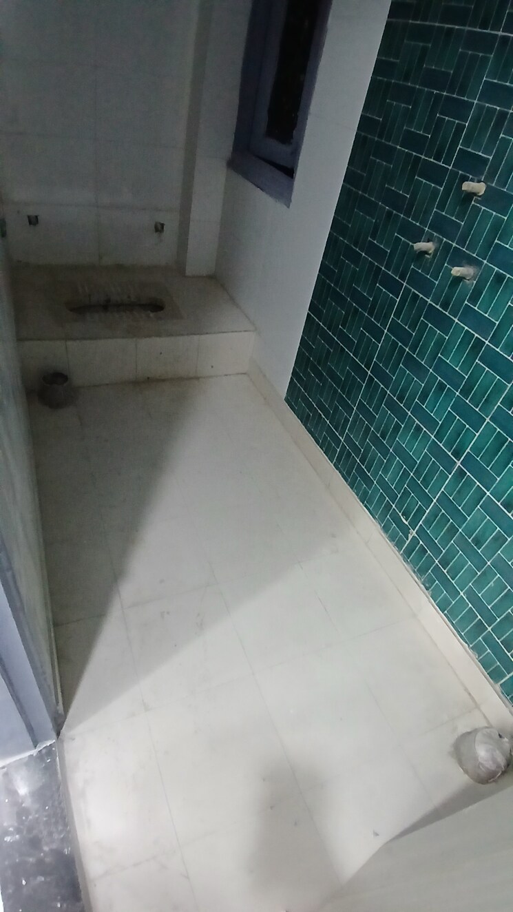 Bathroom, abul fazal enclave part 1 2 Bedroom 765 Sq.Ft. Apartment In Abul Fazal Enclave Part 1 Delhi 8387337