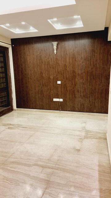 Master Bedroom in 3 BHK Builder Floor at Kohli One Malibu Town, Sector 47 – for Rent