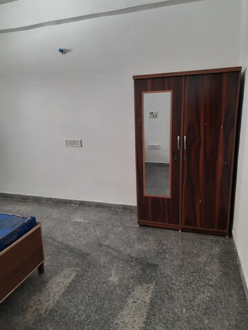 Furnished Amenities in 2 BHK Independent House at Sector 63a – for Rent
