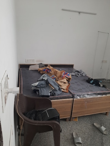 Furnished Amenities in 2 BHK Independent House at Sector 63a – for Rent