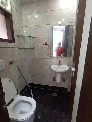 Bathroom in 2.5 BHK Apartment at Paschim Vihar – for Rent