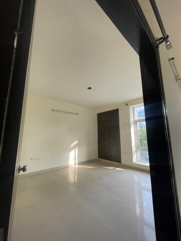 Room in 3 BHK Builder Floor at Omaxe Lake, North Mullanpur – for Rent